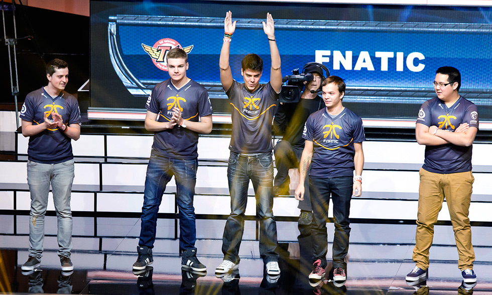 Theshy转型吃草挤奶型上单：伤害转化率颠覆LPL上单格局，团队协作成版本答案